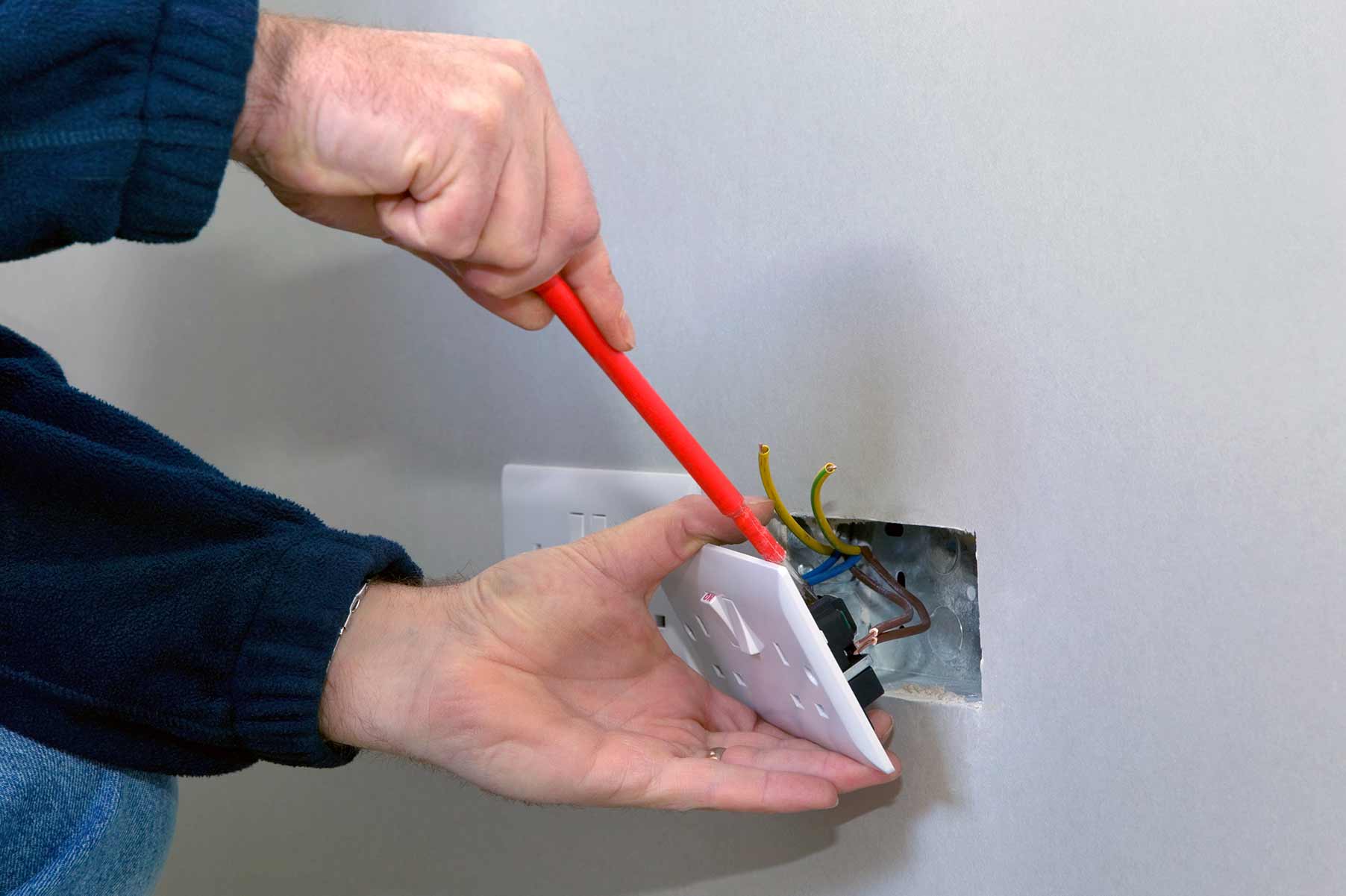 Our electricians can install plug sockets for domestic and commercial proeprties in North Kensington and the local area. 